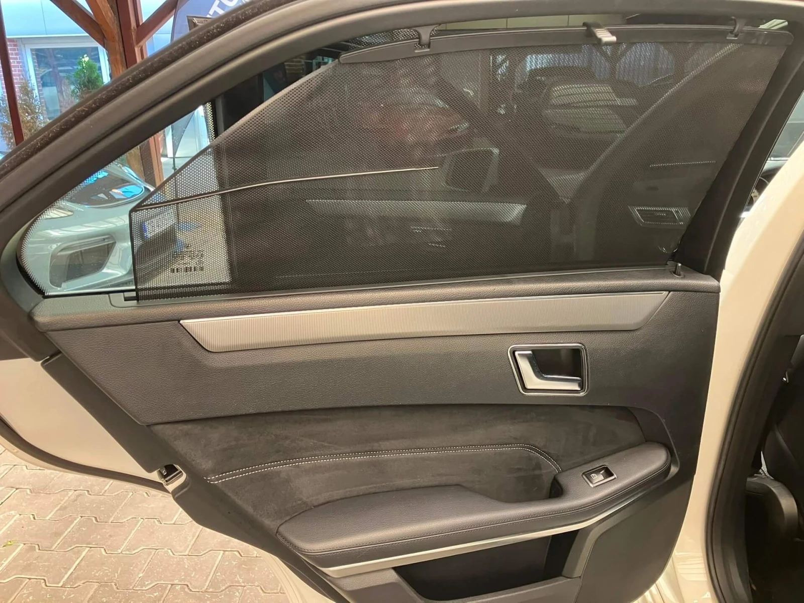 Mercedes-Benz E 350 BlueTEC V6/AMG Line/4Matic/Подгрев/Панорама, снимка 8 - Автомобили и джипове - 55500991