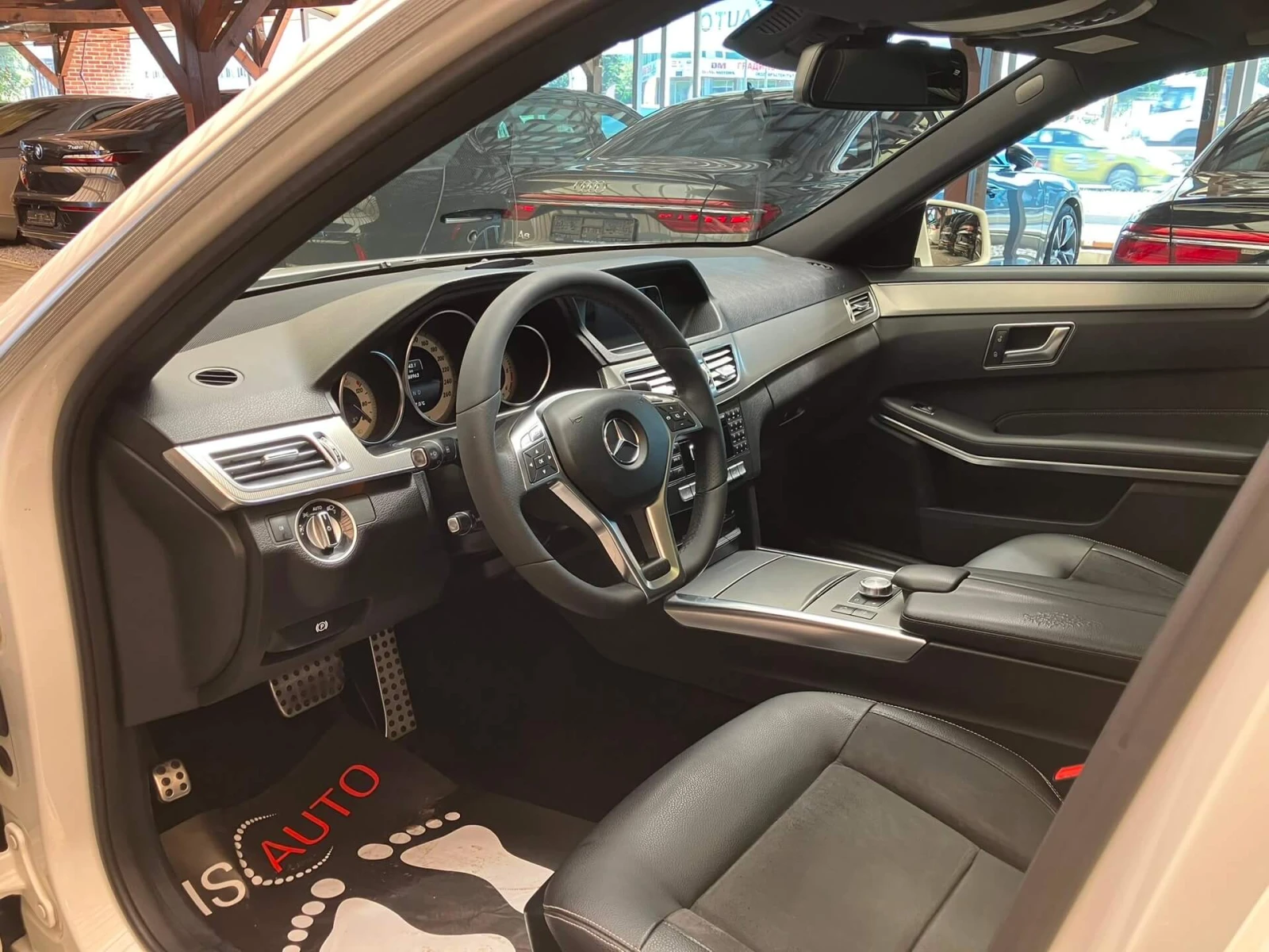 Mercedes-Benz E 350 BlueTEC V6/AMG Line/4Matic/Подгрев/Панорама, снимка 5 - Автомобили и джипове - 55500991