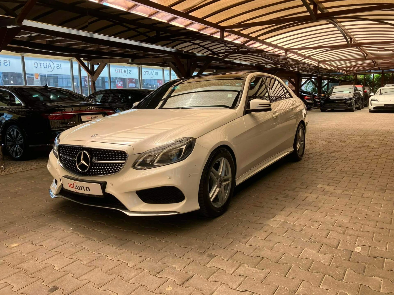Mercedes-Benz E 350 BlueTEC V6/AMG Line/4Matic/Подгрев/Панорама, снимка 3 - Автомобили и джипове - 55500991