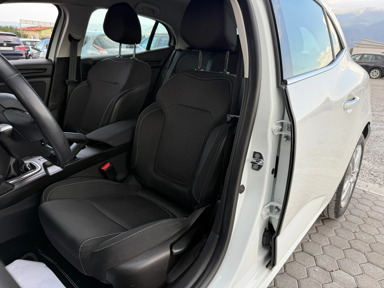Renault Megane 1.5 DCI! KTEO, COC!, снимка 10 - Автомобили и джипове - 55891215