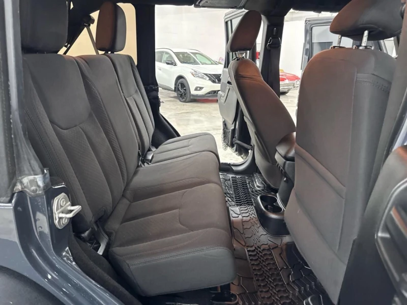 Jeep Wrangler, снимка 6 - Автомобили и джипове - 53013958