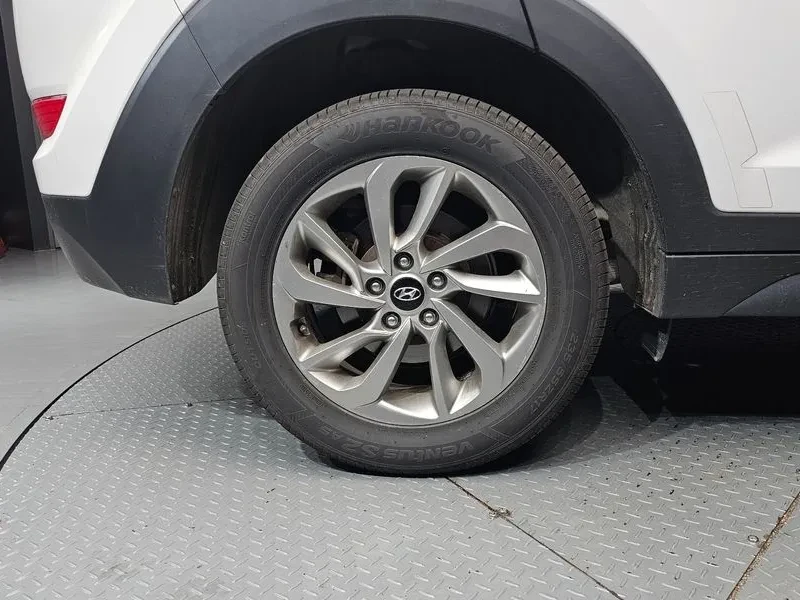 Hyundai Tucson 1.7 2WD, снимка 5 - Автомобили и джипове - 55733084