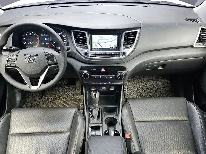 Hyundai Tucson 1.7 2WD, снимка 7 - Автомобили и джипове - 55733084