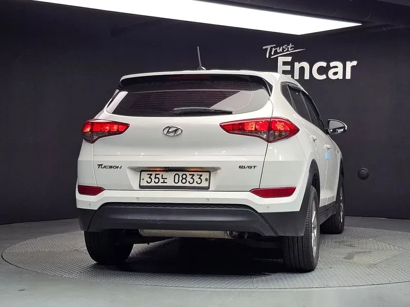 Hyundai Tucson 1.7 2WD, снимка 4 - Автомобили и джипове - 55733084