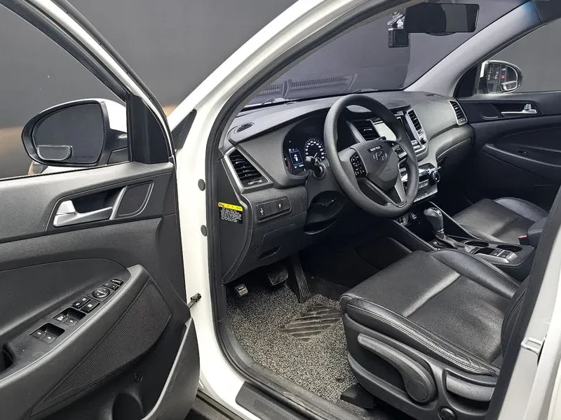 Hyundai Tucson 1.7 2WD, снимка 10 - Автомобили и джипове - 55733084
