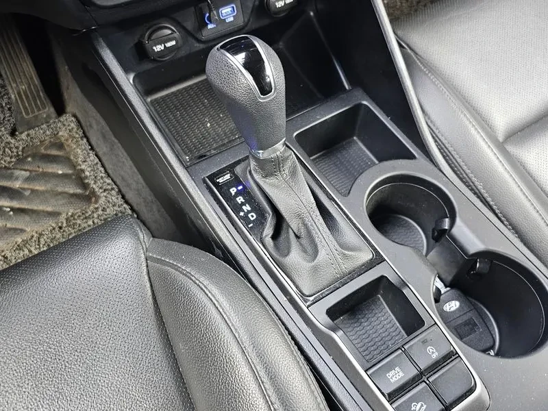Hyundai Tucson 1.7 2WD, снимка 9 - Автомобили и джипове - 55733084