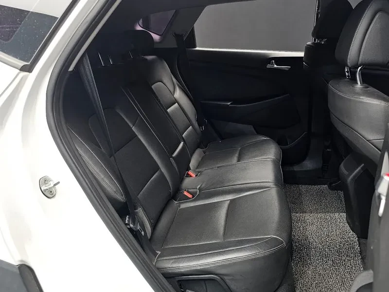 Hyundai Tucson 1.7 2WD, снимка 11 - Автомобили и джипове - 55733084