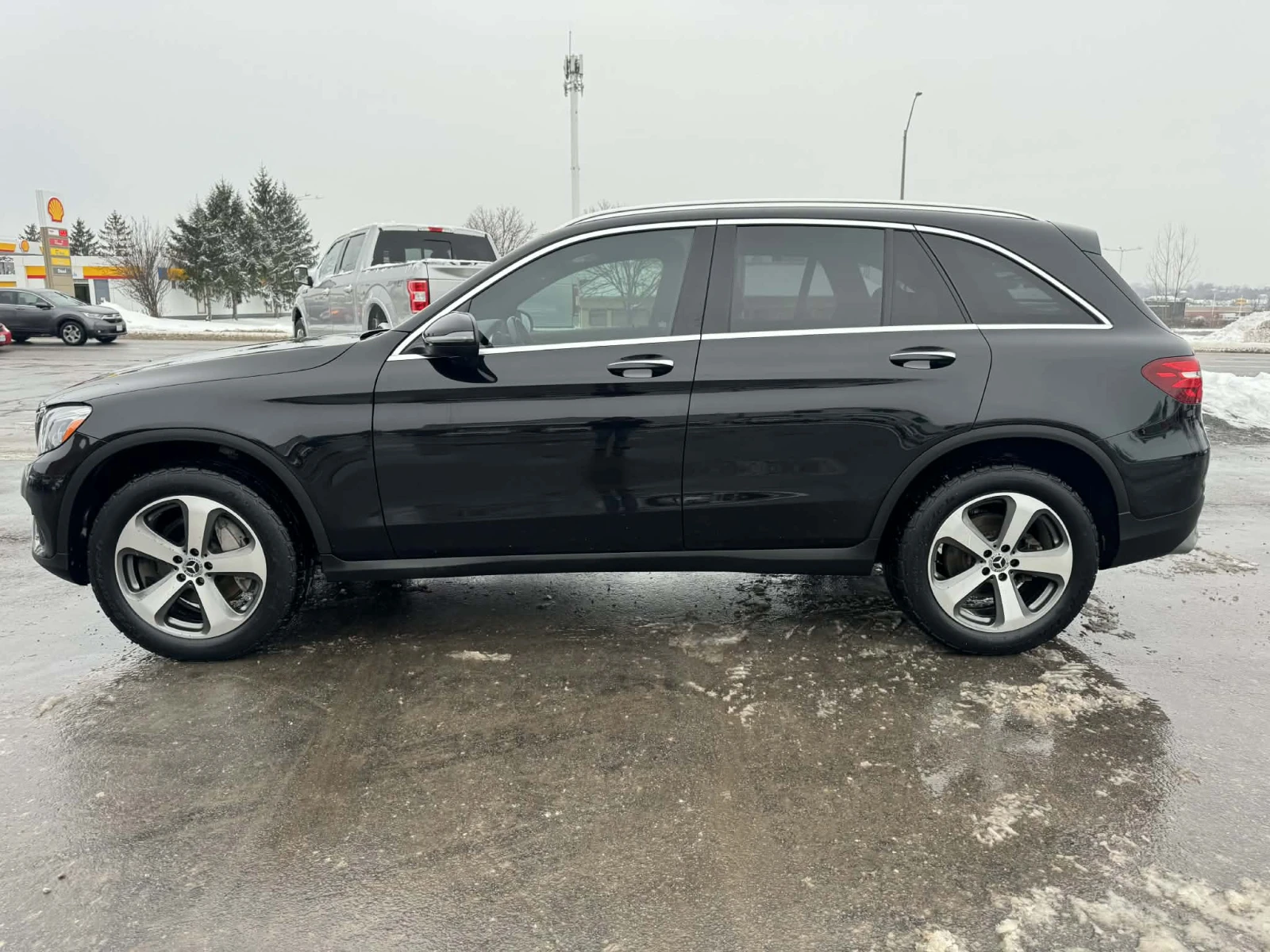 Mercedes-Benz GLC 300 2.0L 4MATIC  - изображение 3