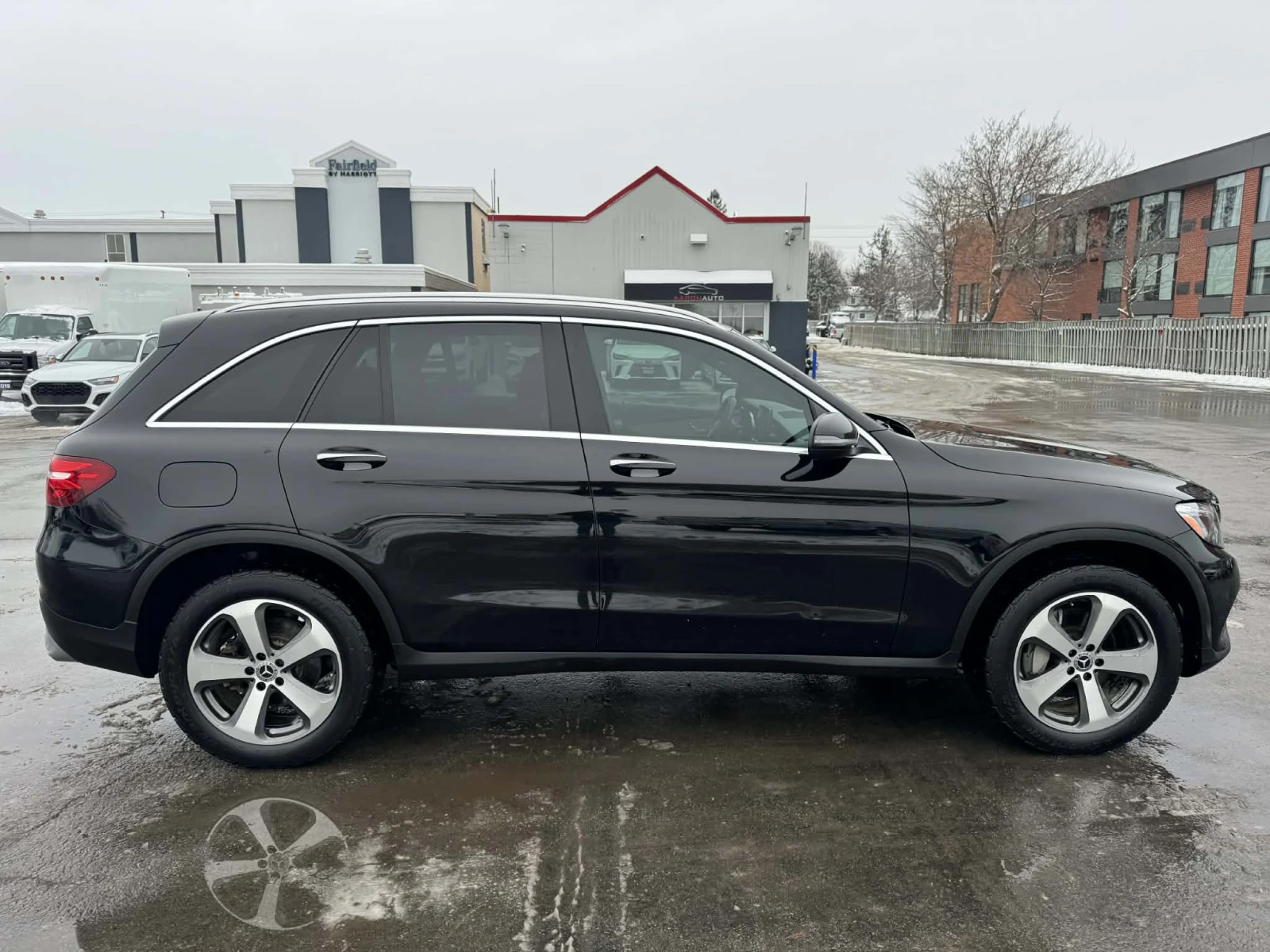 Mercedes-Benz GLC 300 2.0L 4MATIC  - изображение 2