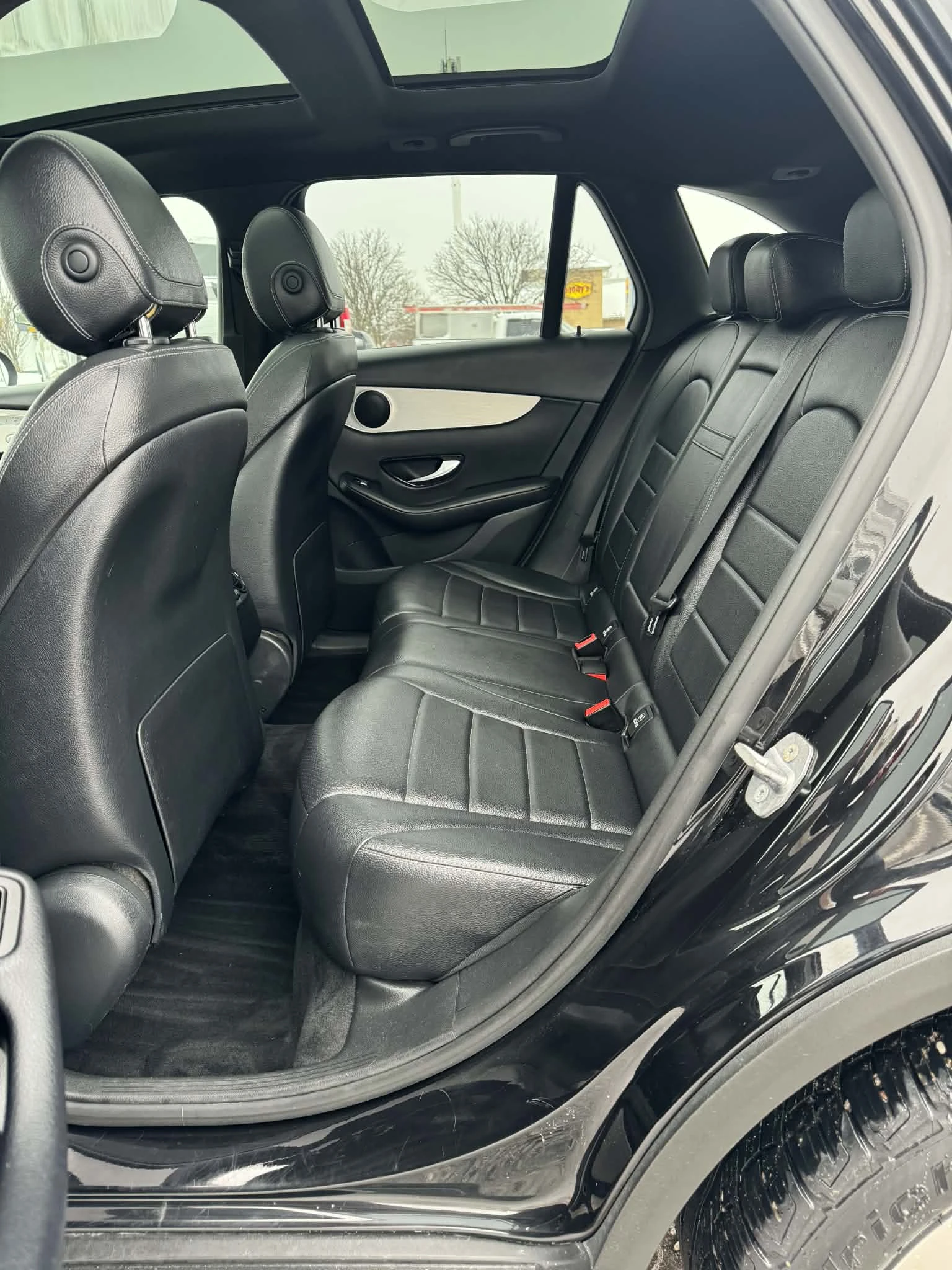 Mercedes-Benz GLC 300 2.0L 4MATIC  - изображение 6