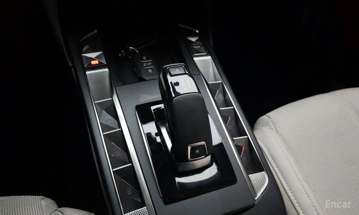 DS DS 3 Crossback, снимка 9 - Автомобили и джипове - 54037993