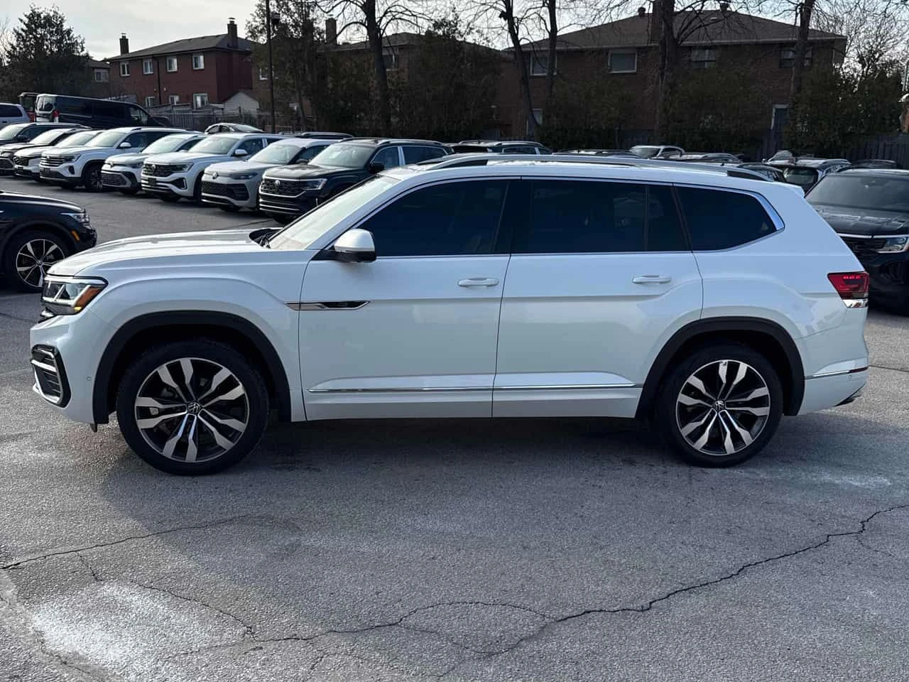 VW Atlas * Execline * 2 КЛЮЧА * 360 * ОБДУХВАНЕ * ПАМЕТ, снимка 2 - Автомобили и джипове - 54151284