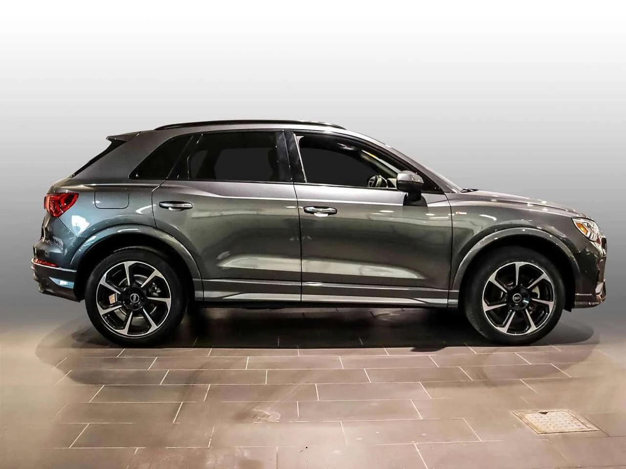 Audi Q3 * Progressiv 45 TFSI quattro * CARFAX * ЦЕНА ДО БГ, снимка 3 - Автомобили и джипове - 54825943