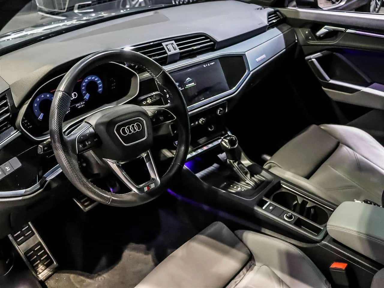 Audi Q3 * Progressiv 45 TFSI quattro * CARFAX * ЦЕНА ДО БГ, снимка 6 - Автомобили и джипове - 54825943