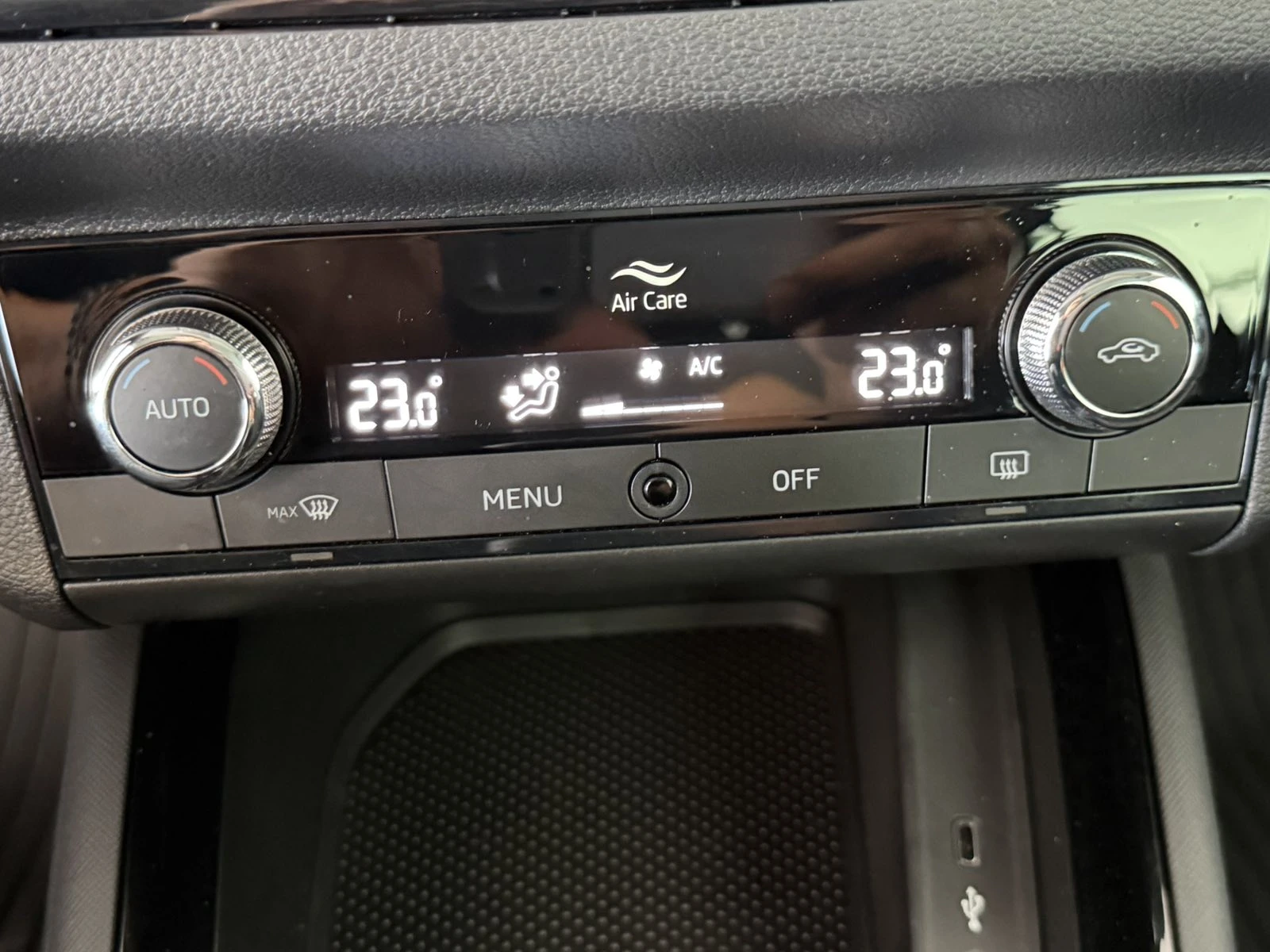 Skoda Kamiq Selection 1.5 tsi, снимка 13 - Автомобили и джипове - 55660533