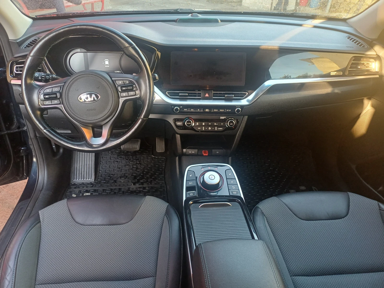 Kia Niro Термопомпа / 122500 км., снимка 8 - Автомобили и джипове - 55992896