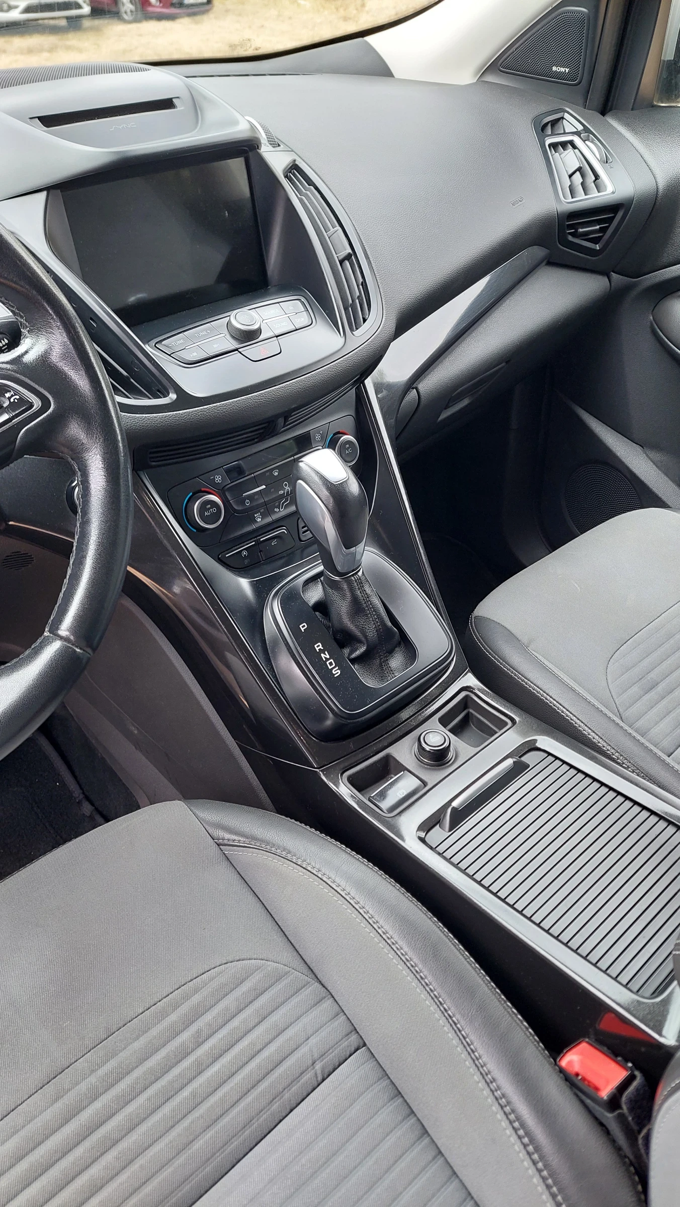 Ford Kuga 2.0 дизел 150 к.с. AWD, снимка 13 - Автомобили и джипове - 56294724