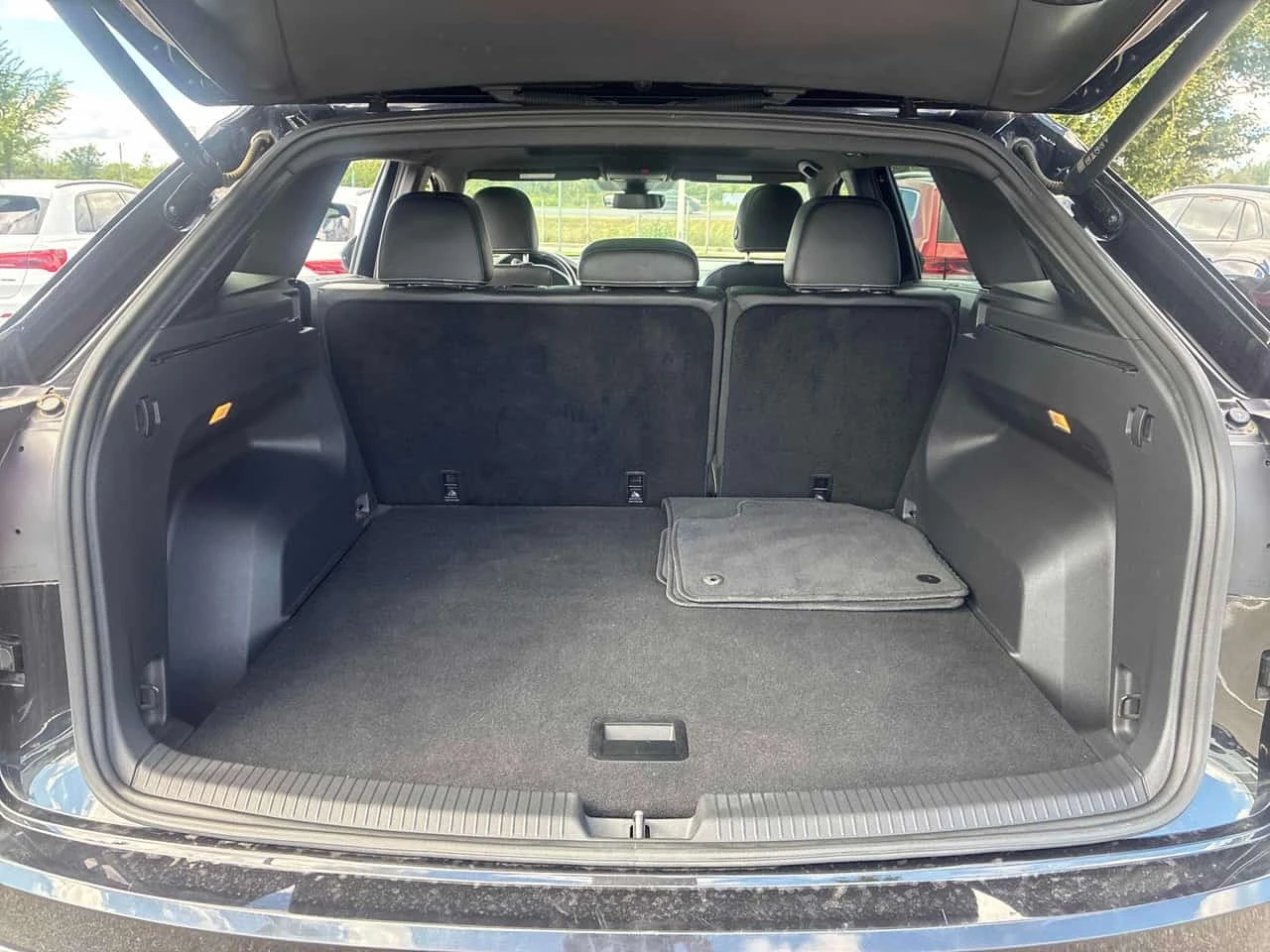 VW Atlas * Execline * KEYLESS * ПОДГРЕВ * , снимка 7 - Автомобили и джипове - 56295382