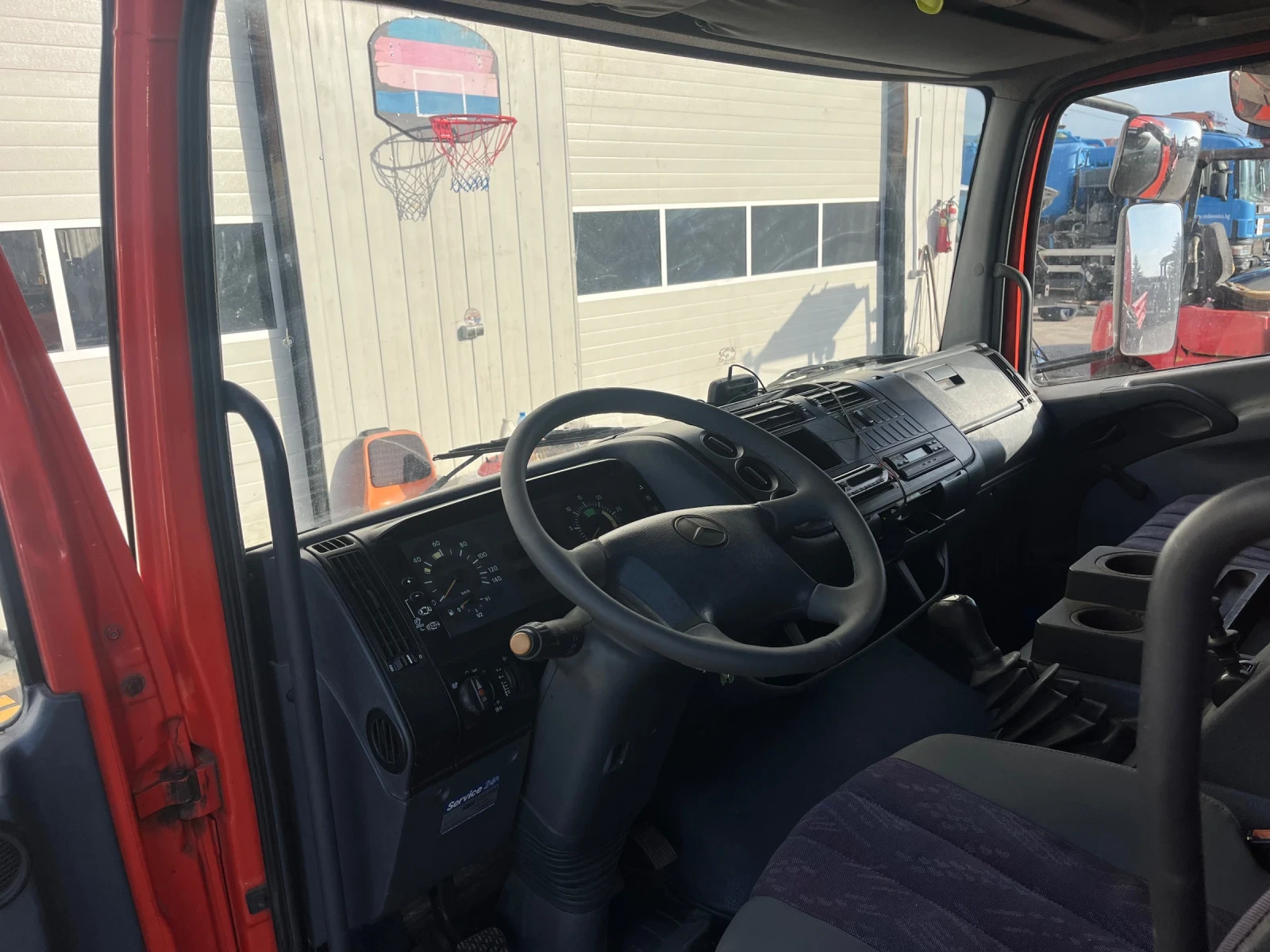 Mercedes-Benz 1018 Самосвал /кран, снимка 9 - Камиони - 55425324