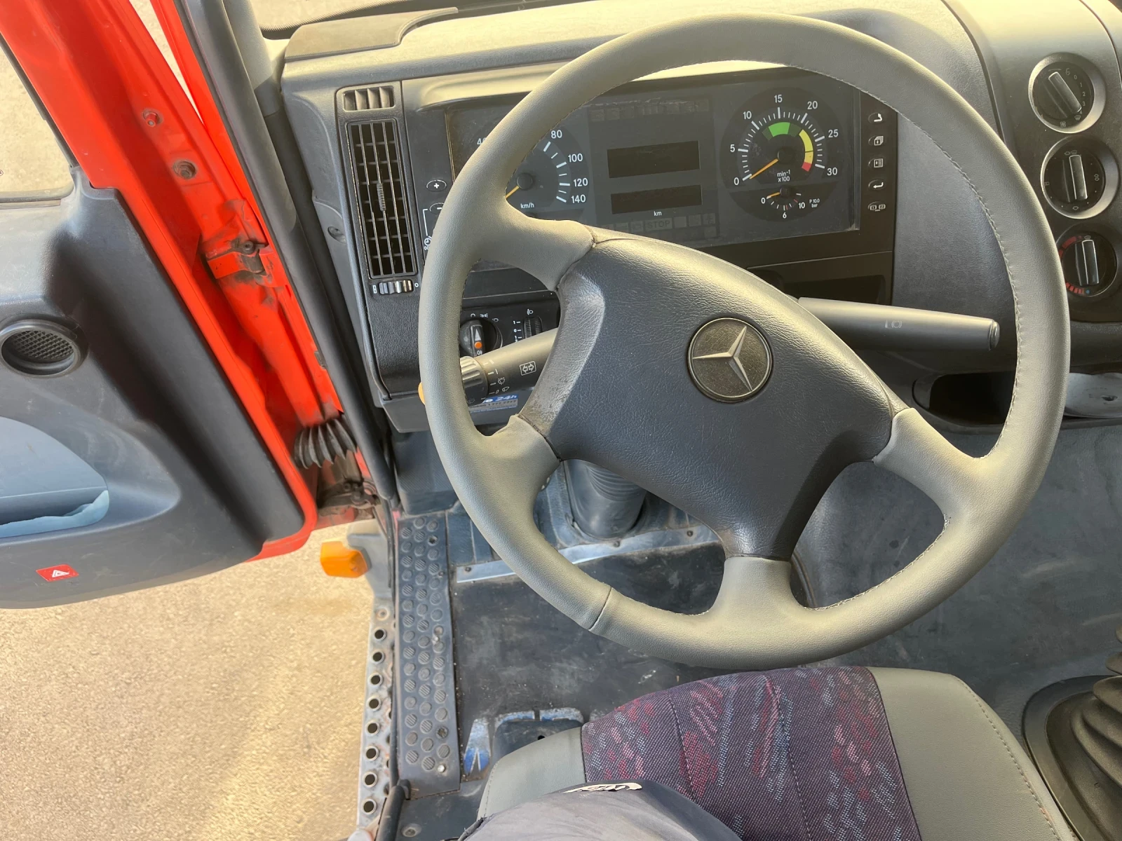 Mercedes-Benz 1018 Самосвал /кран, снимка 13 - Камиони - 55425324