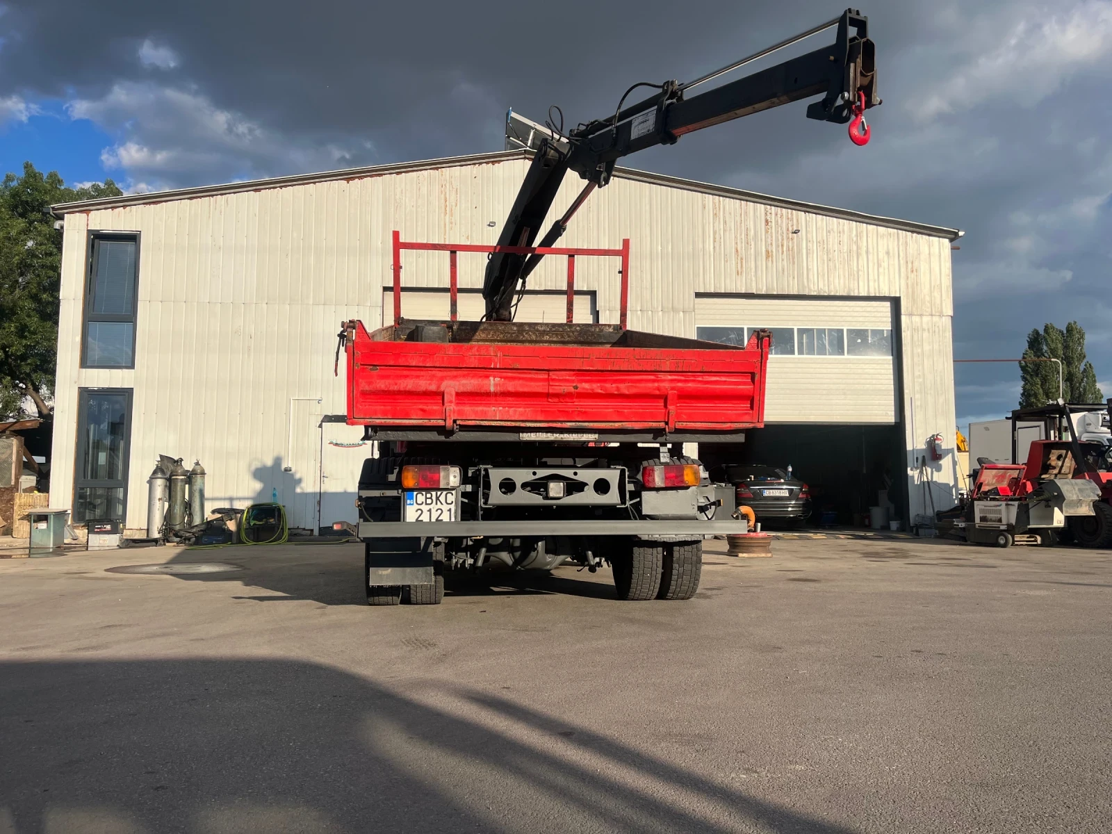 Mercedes-Benz 1018 Самосвал /кран, снимка 6 - Камиони - 55425324