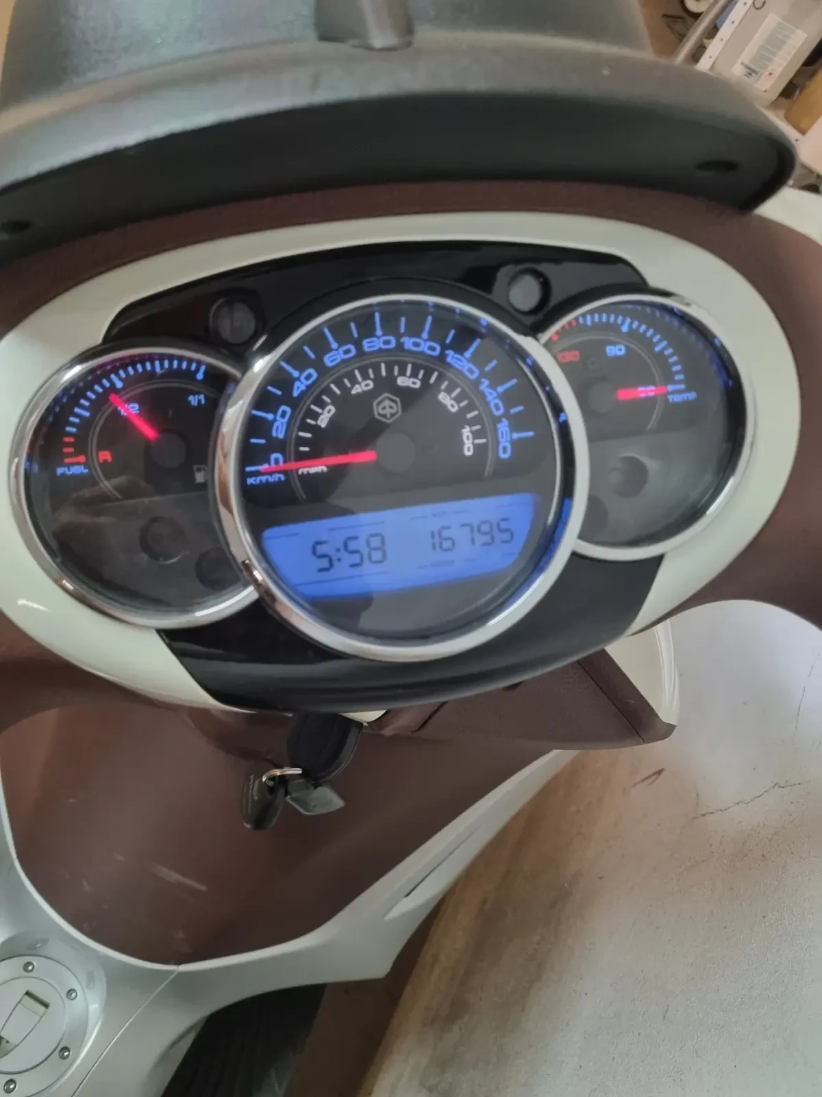 Piaggio Beverly 300ie, снимка 9 - Мотоциклети и мототехника - 55321188