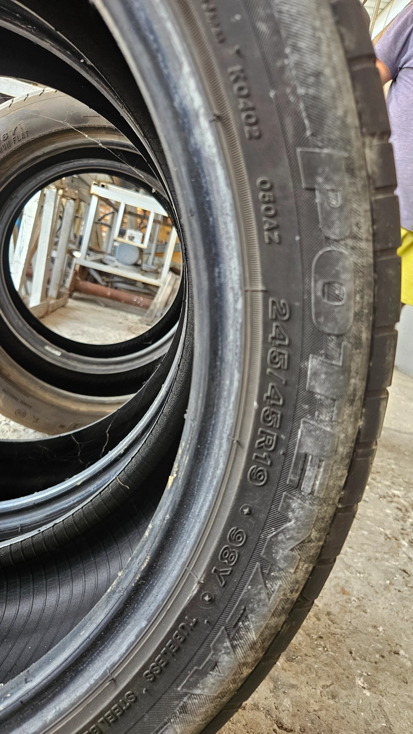 Гуми Летни 275/40R19, снимка 7 - Гуми и джанти - 55399550