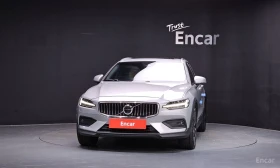 Volvo V60 Cross Country B5* AWD* ULTIMATE* BRIGHT* BOWER* WILKINS* ОБДУХВА, снимка 3
