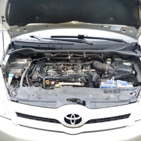 Toyota Corolla verso 2.2 D-4D, снимка 8 - Автомобили и джипове - 38921830