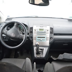 Toyota Corolla verso 2.2 D-4D, снимка 6 - Автомобили и джипове - 38921830