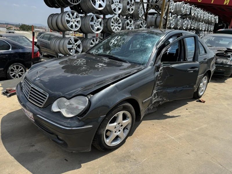 Mercedes-Benz C 200 2.2, снимка 4 - Автомобили и джипове - 46600552