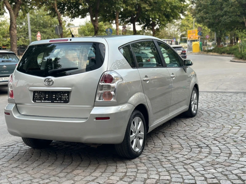 Toyota Corolla verso 2.2 D-4D 136к., снимка 6 - Автомобили и джипове - 49462403