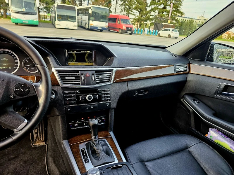 Mercedes-Benz E 250, снимка 12 - Автомобили и джипове - 47569097