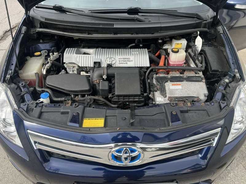 Toyota Auris 1.8 Hybrid Executive, снимка 15 - Автомобили и джипове - 47580237