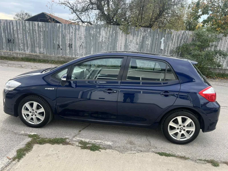 Toyota Auris 1.8 Hybrid Executive, снимка 2 - Автомобили и джипове - 47660436