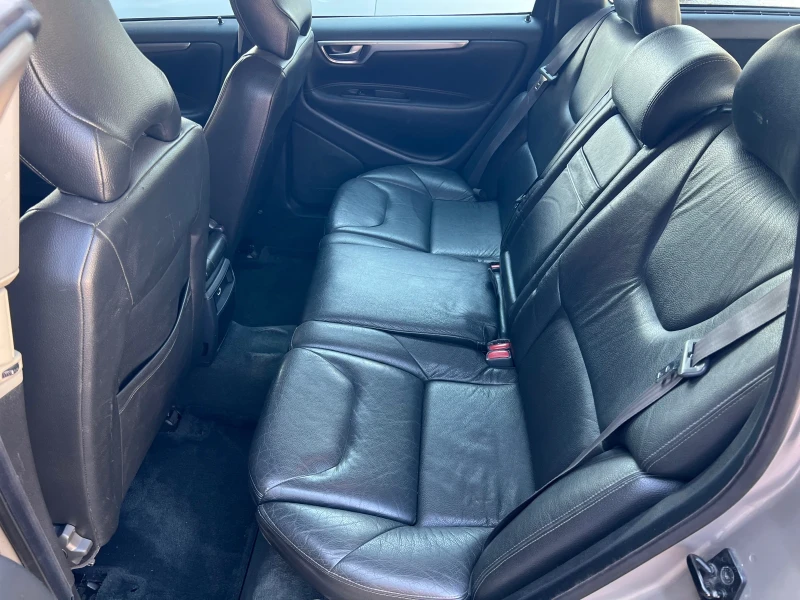 Volvo V70 2.5Т* AWD* АВТОМАТИК* КОЖА* , снимка 10 - Автомобили и джипове - 49198610