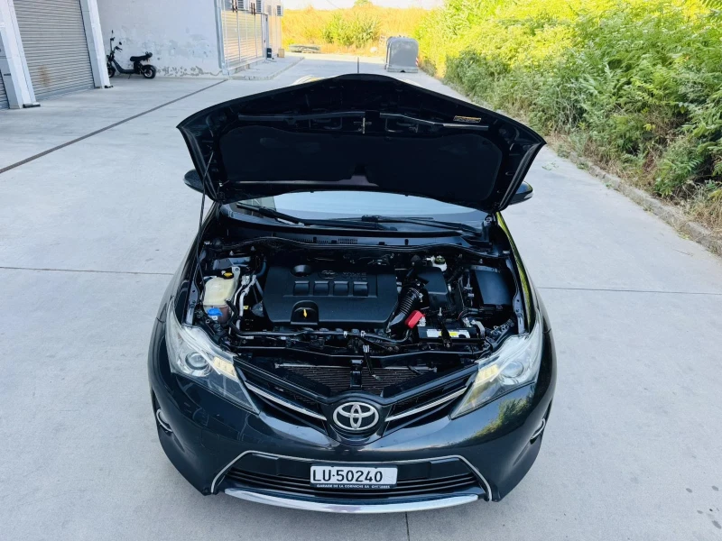 Toyota Auris 1.6i Swiss, снимка 4 - Автомобили и джипове - 50940435