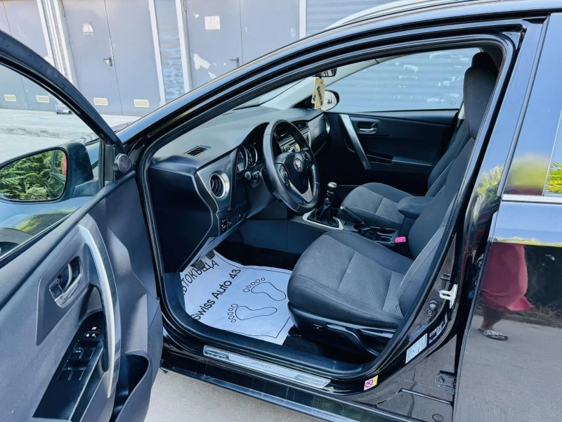 Toyota Auris 1.6i Swiss, снимка 9 - Автомобили и джипове - 50940435