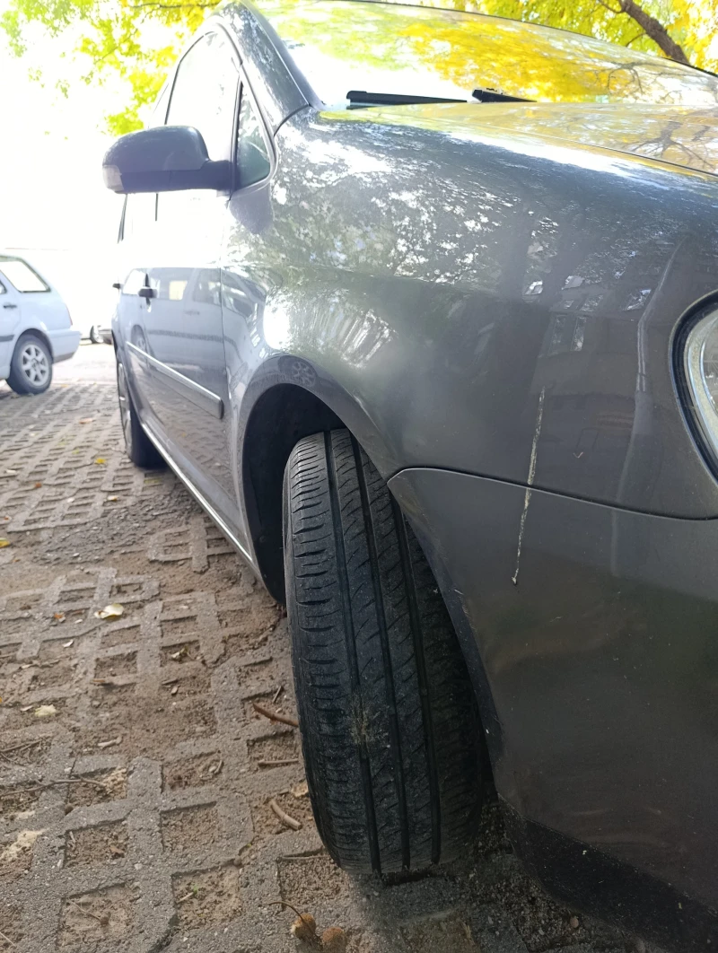 VW Touran, снимка 4 - Автомобили и джипове - 52024970