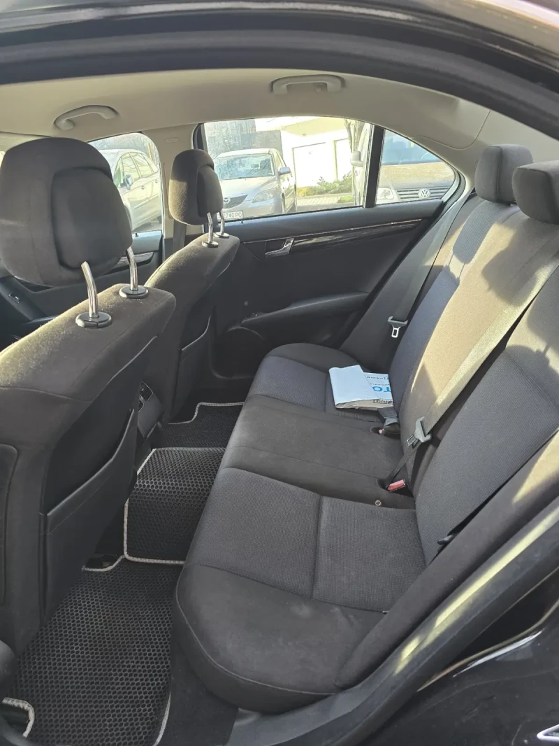 Mercedes-Benz C 220 2.2, снимка 11 - Автомобили и джипове - 52839300