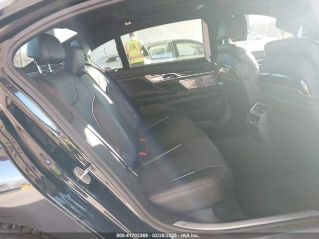 BMW 750 * XDRIVE (CARFAX), снимка 13 - Автомобили и джипове - 49599620