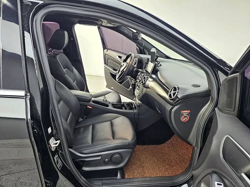 Mercedes-Benz B 200 2.0, снимка 11 - Автомобили и джипове - 54278328