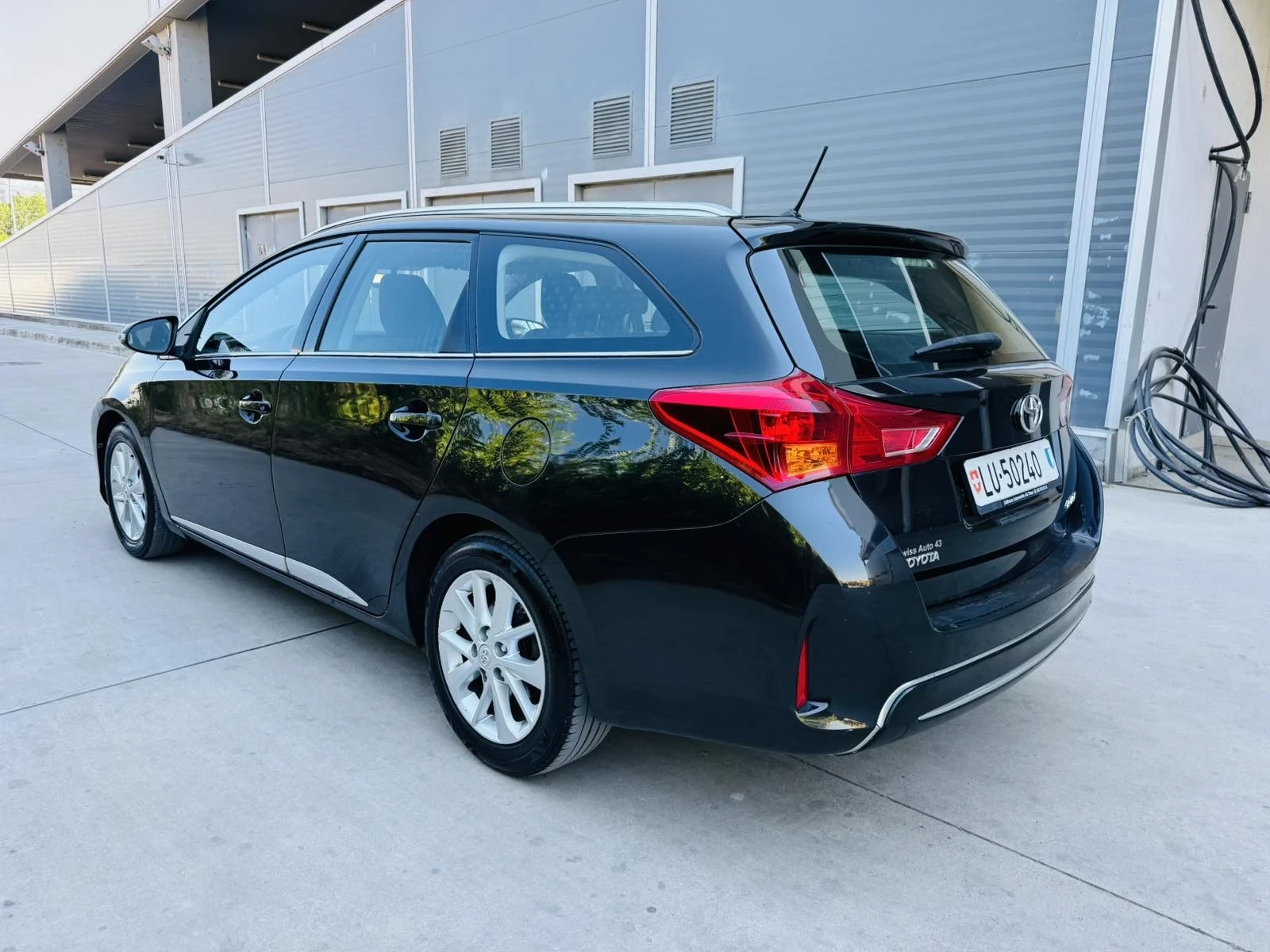 Toyota Auris 1.6i Swiss - изображение 6