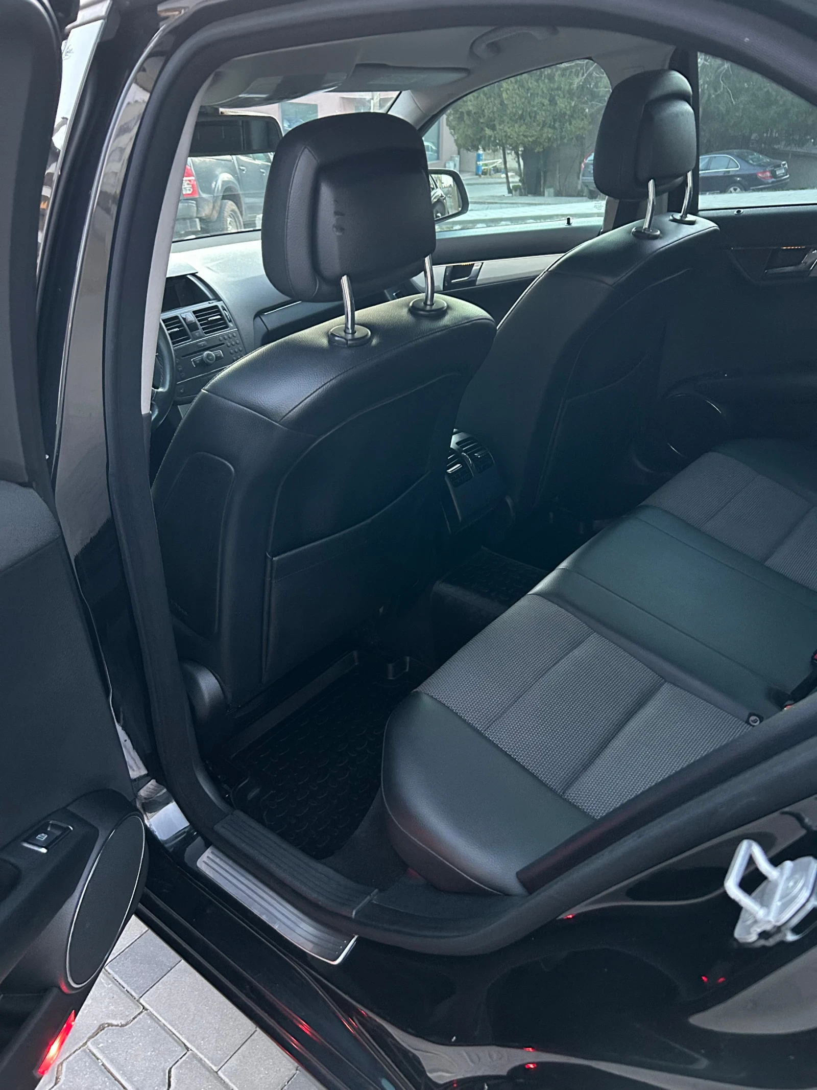 Mercedes-Benz C 220 CDI/AVANGARDE/ОМ646/AUTOMAT, снимка 11 - Автомобили и джипове - 53668701