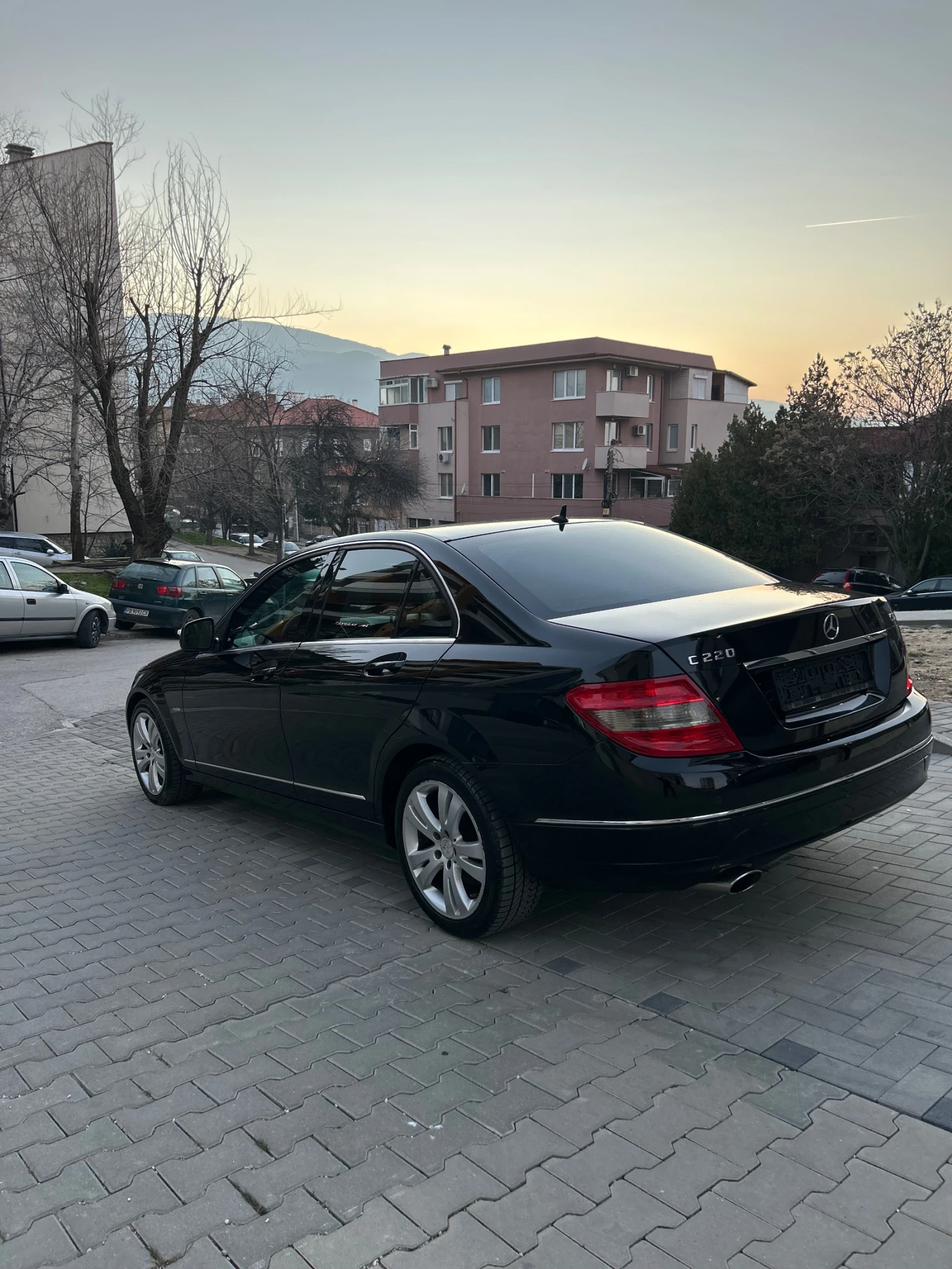 Mercedes-Benz C 220 CDI/AVANGARDE/ОМ646/AUTOMAT, снимка 4 - Автомобили и джипове - 53668701