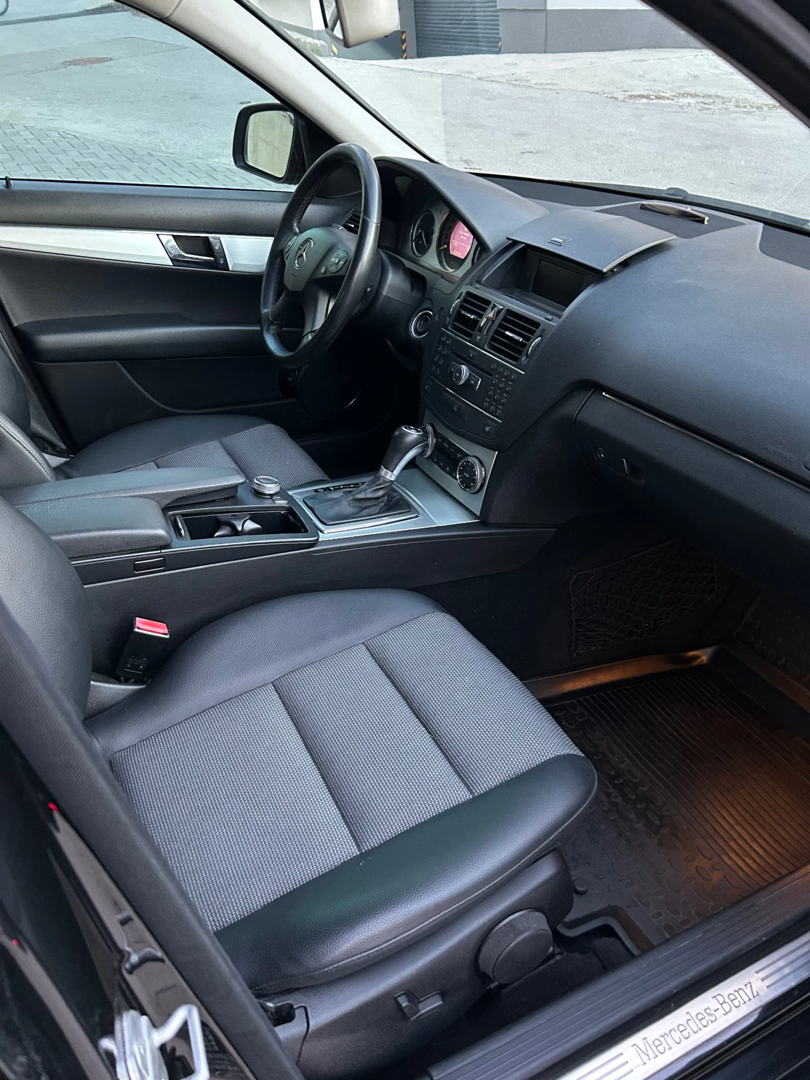 Mercedes-Benz C 220 CDI/AVANGARDE/ОМ646/AUTOMAT, снимка 10 - Автомобили и джипове - 53668701