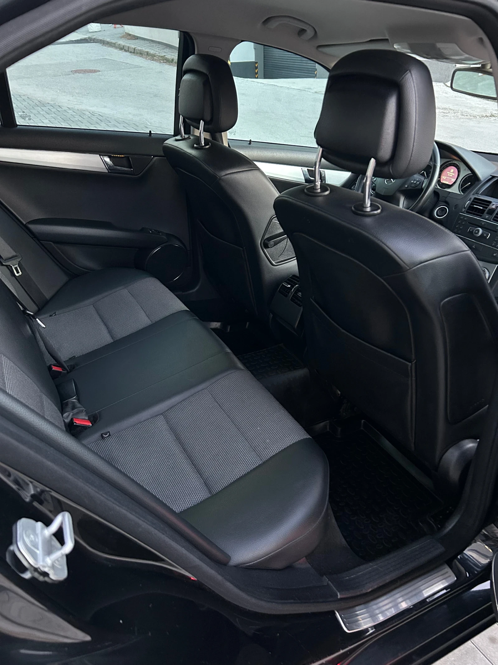 Mercedes-Benz C 220 CDI/AVANGARDE/ОМ646/AUTOMAT, снимка 12 - Автомобили и джипове - 53668701