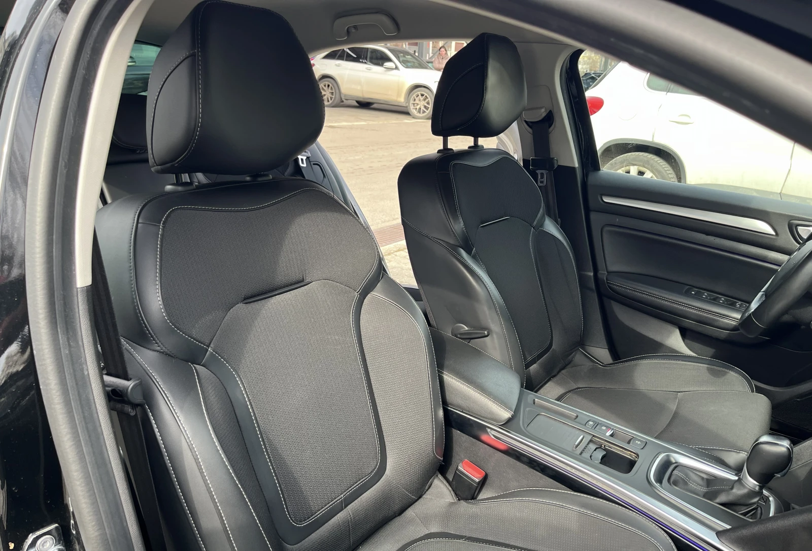 Renault Megane 1.3 TCe, снимка 5 - Автомобили и джипове - 53713494
