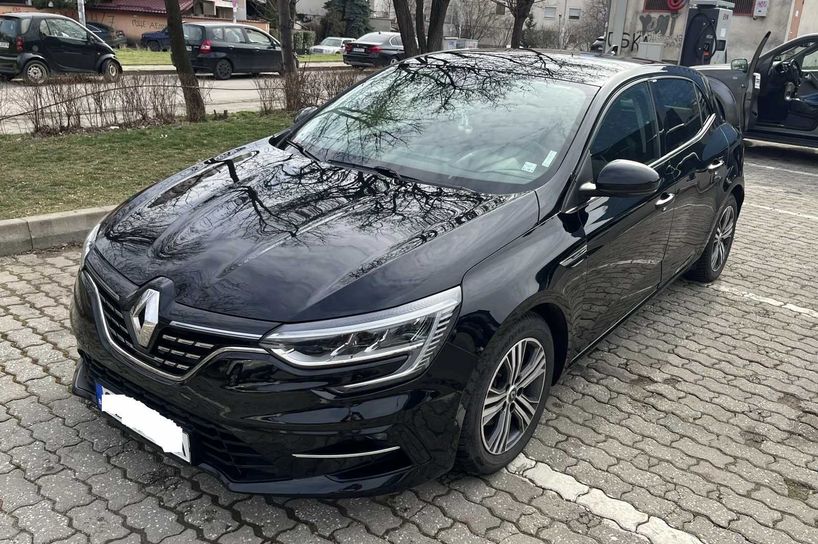 Renault Megane 1.3 TCe, снимка 9 - Автомобили и джипове - 53713494
