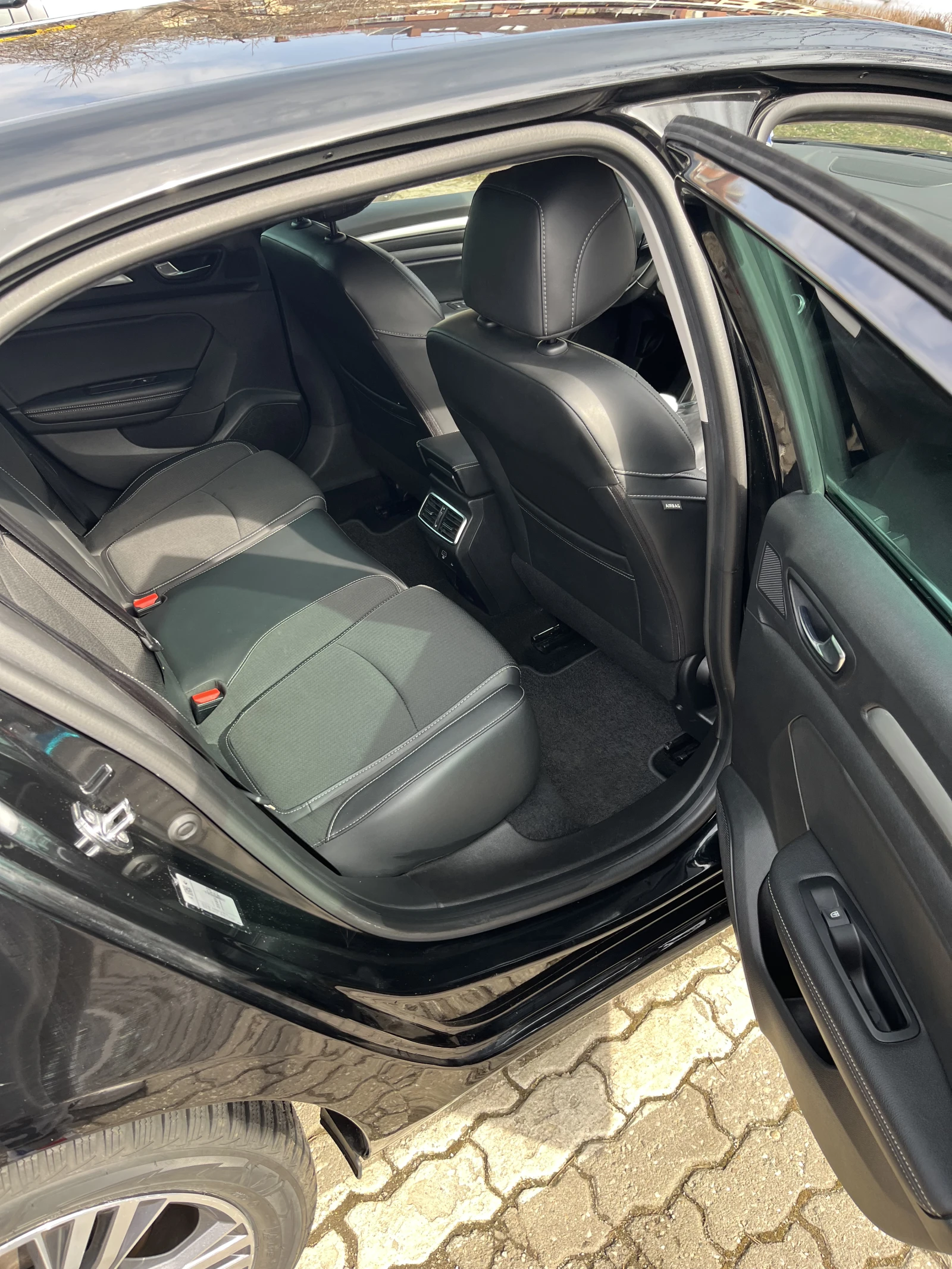 Renault Megane 1.3 TCe, снимка 2 - Автомобили и джипове - 53713494
